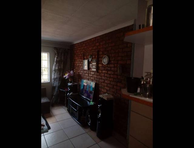 2 BEDROOM APARTMENT FOR SALE IN PRETORIA WEST
